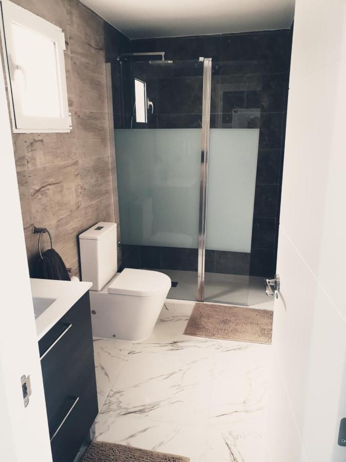 Beachside Apartment In Торевьиа Экстерьер фото
