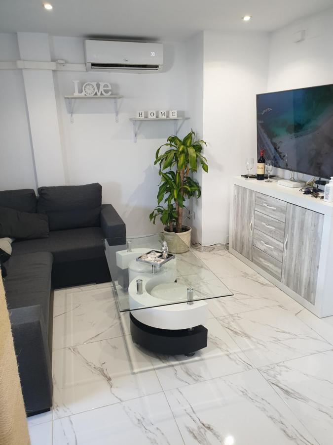 Beachside Apartment In Торевьиа Экстерьер фото